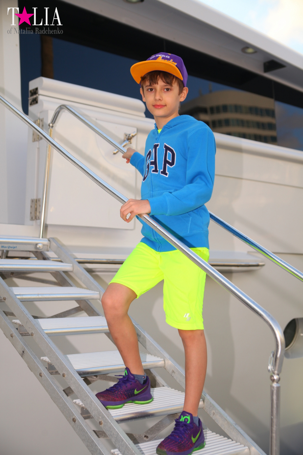 Yachts, Palms, Bay - The promenade of Middle Miami Beach, Collins Avenue